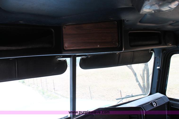 image for item H2992 1992 Freightliner FLD dump truck