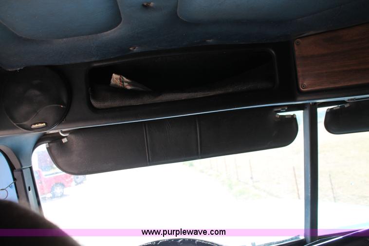 image for item H2992 1992 Freightliner FLD dump truck