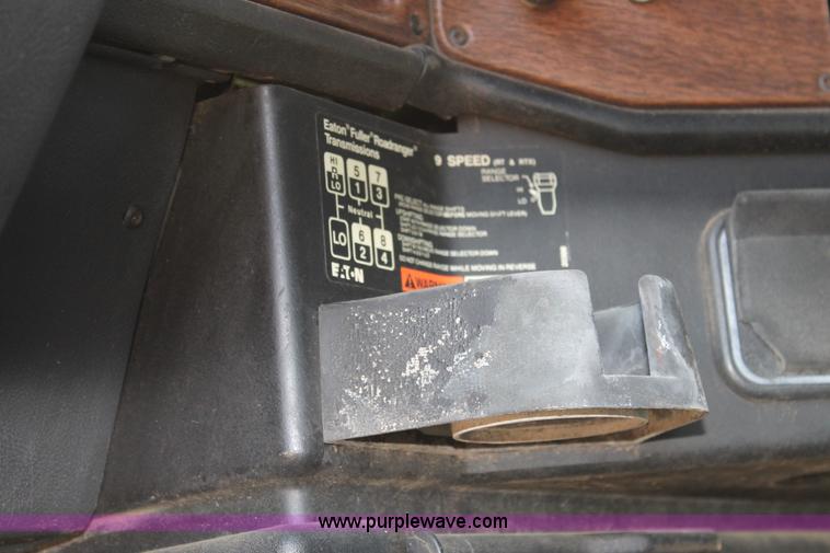 image for item H2992 1992 Freightliner FLD dump truck