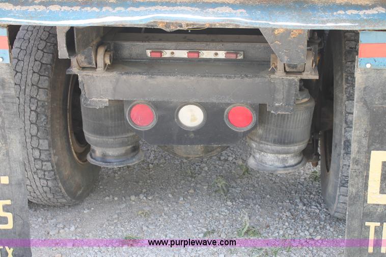 image for item H2992 1992 Freightliner FLD dump truck