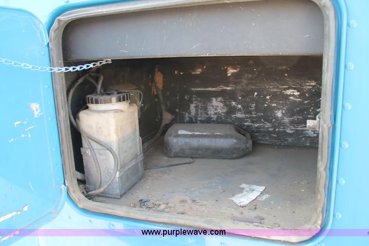 image for item H2992 1992 Freightliner FLD dump truck