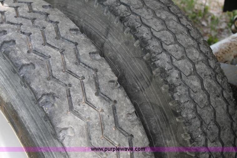 image for item H2994 2000 Clement LW3829 end dump trailer