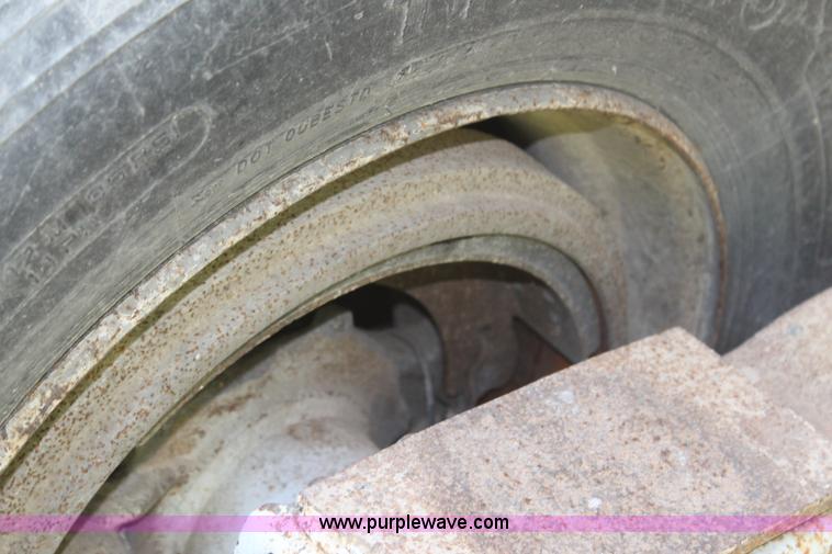 image for item H2994 2000 Clement LW3829 end dump trailer