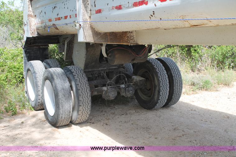 image for item H2995 1999 Clement LW3829-B end dump trailer