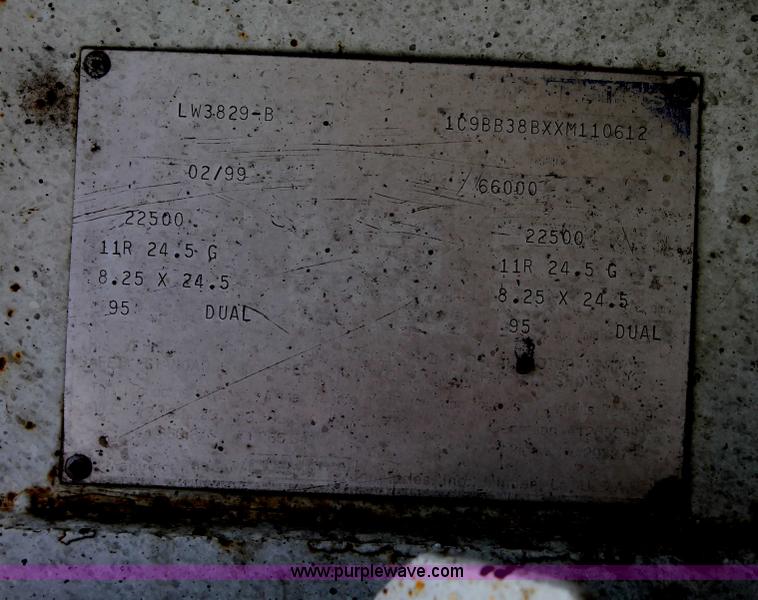 image for item H2995 1999 Clement LW3829-B end dump trailer