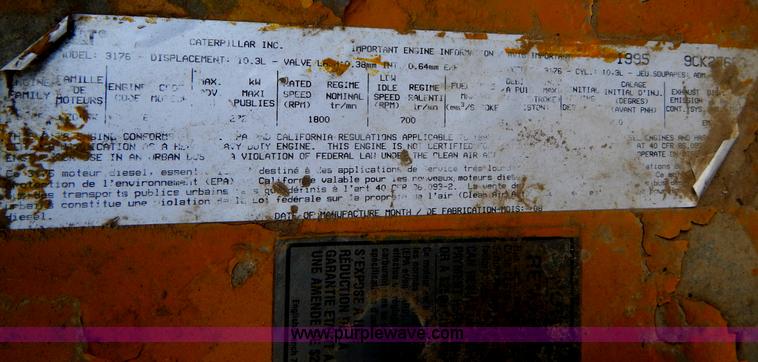 image for item H3372 1996 Volvo WIA Aero semi truck