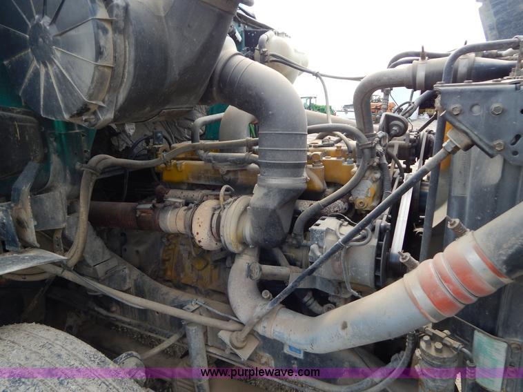 image for item H3372 1996 Volvo WIA Aero semi truck