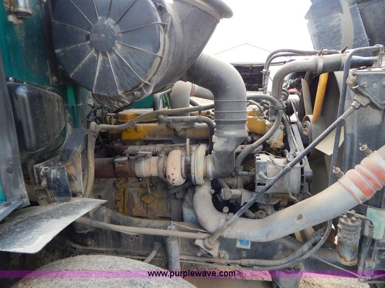 image for item H3372 1996 Volvo WIA Aero semi truck