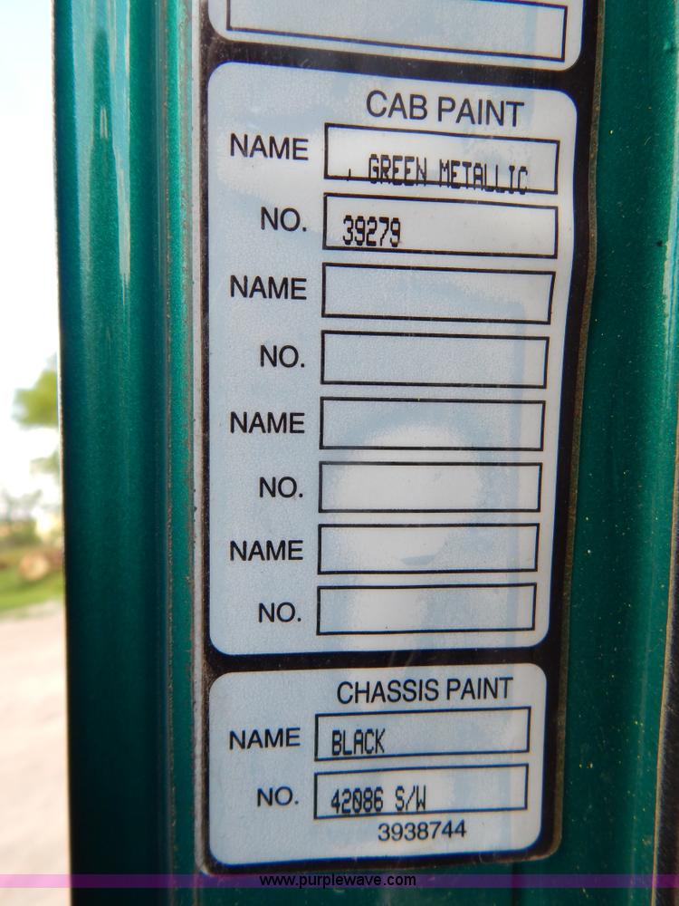 image for item H3372 1996 Volvo WIA Aero semi truck