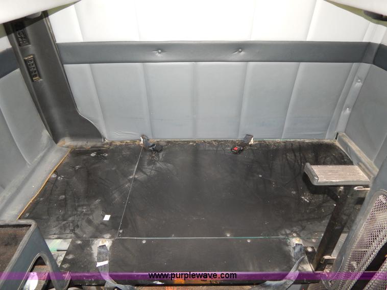 image for item H3372 1996 Volvo WIA Aero semi truck