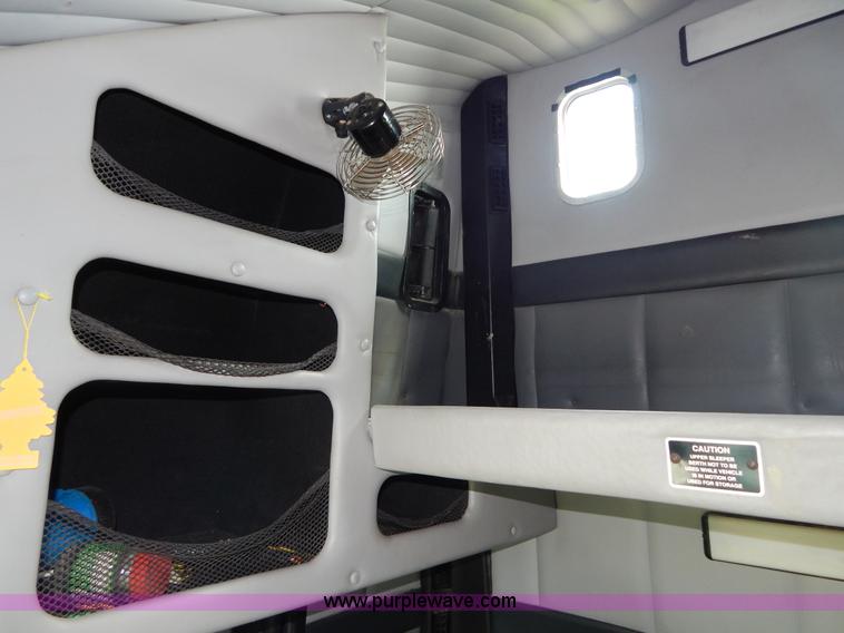 image for item H3372 1996 Volvo WIA Aero semi truck