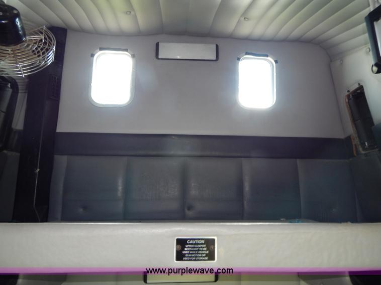 image for item H3372 1996 Volvo WIA Aero semi truck