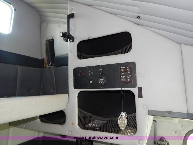 image for item H3372 1996 Volvo WIA Aero semi truck