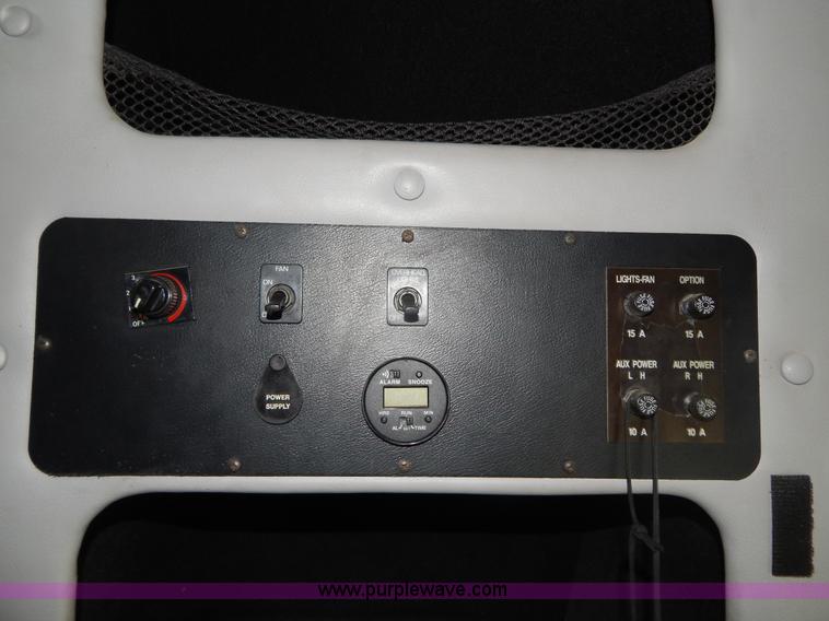 image for item H3372 1996 Volvo WIA Aero semi truck