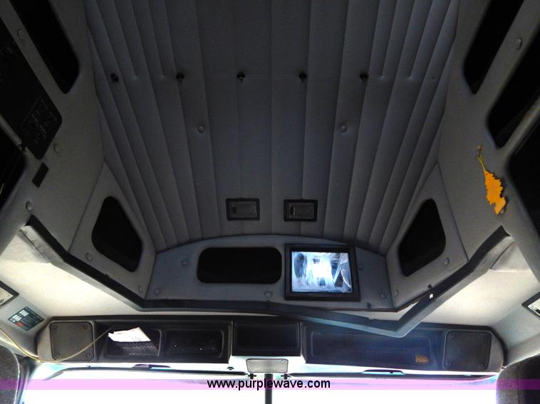 image for item H3372 1996 Volvo WIA Aero semi truck