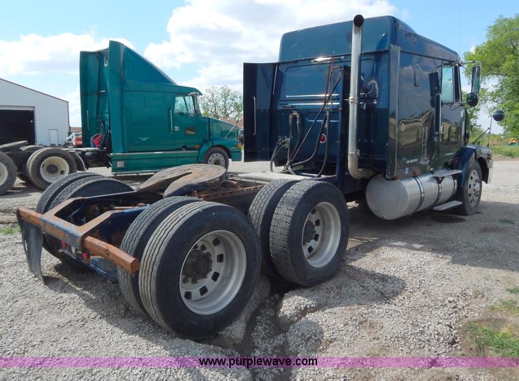 image for item H3373 1994 Volvo WIA semi truck