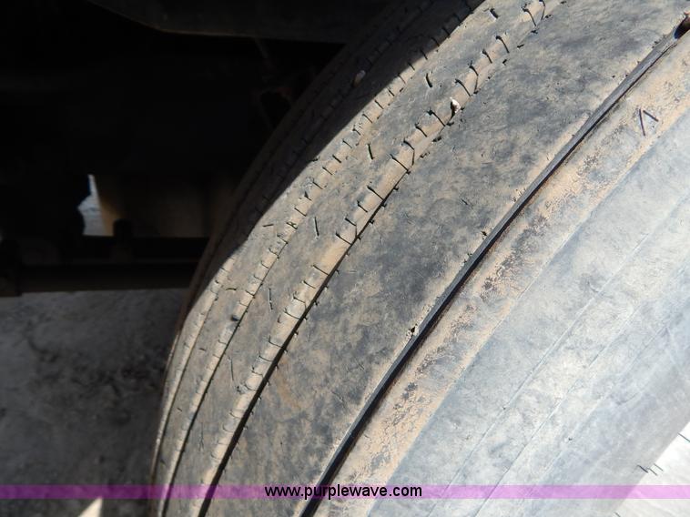 image for item H3373 1994 Volvo WIA semi truck