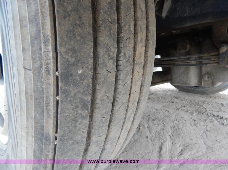 image for item H3373 1994 Volvo WIA semi truck