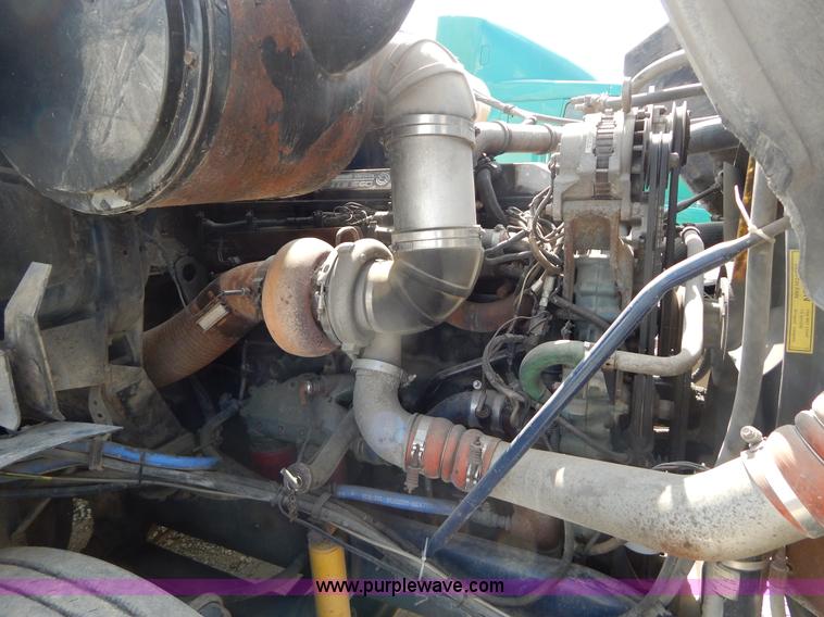 image for item H3373 1994 Volvo WIA semi truck