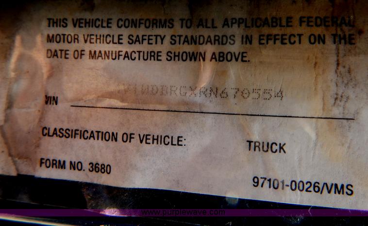 image for item H3373 1994 Volvo WIA semi truck
