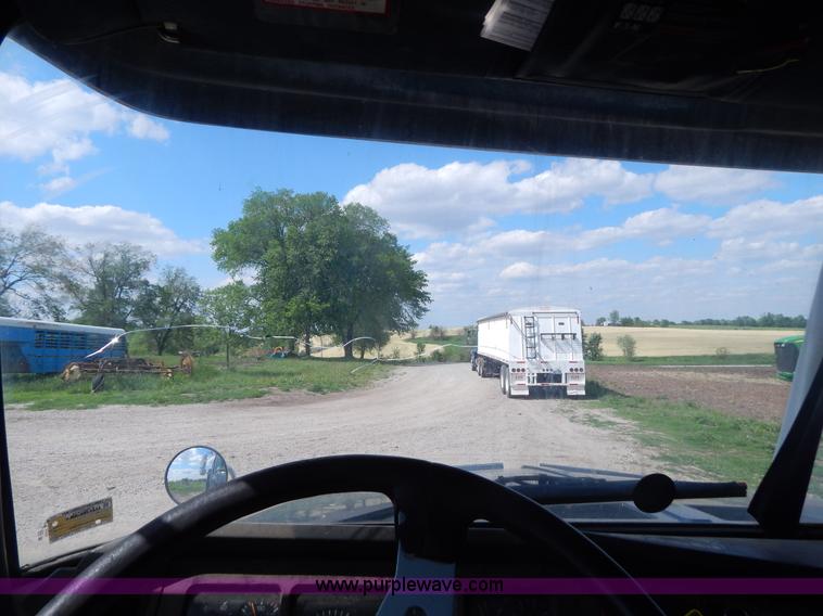 image for item H3373 1994 Volvo WIA semi truck