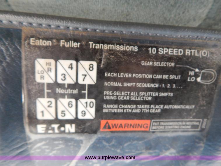 image for item H3373 1994 Volvo WIA semi truck