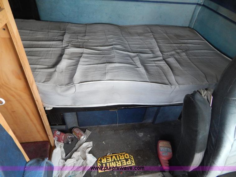 image for item H3373 1994 Volvo WIA semi truck