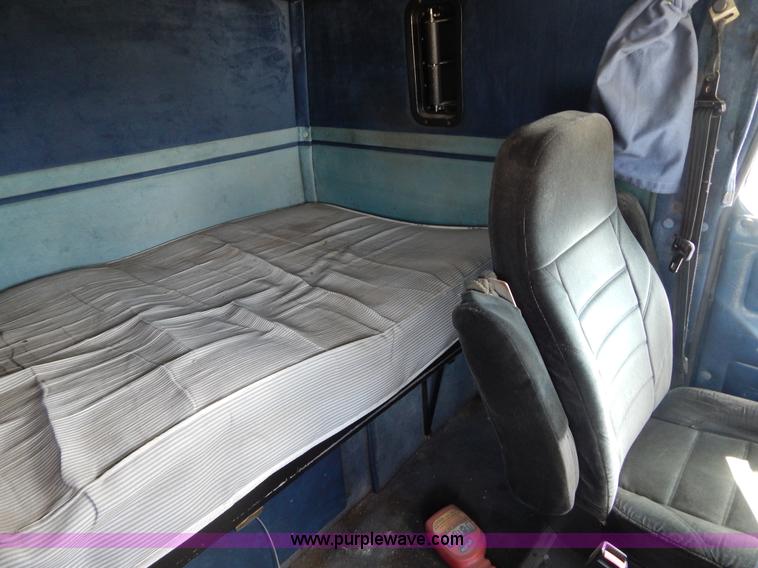 image for item H3373 1994 Volvo WIA semi truck