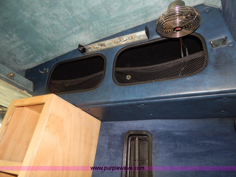 image for item H3373 1994 Volvo WIA semi truck