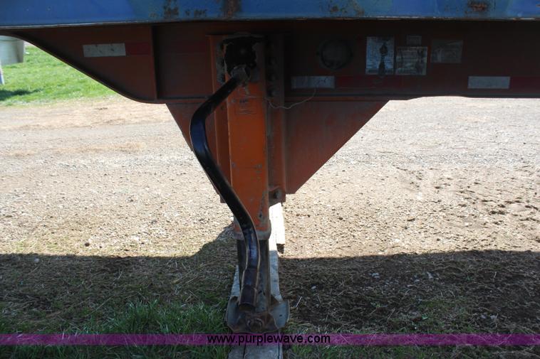 image for item H6050 2001 Stoughton container trailer with container