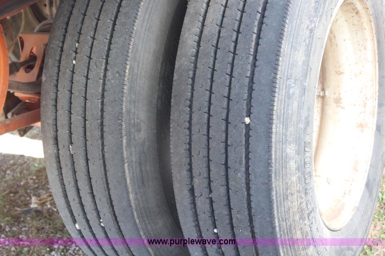 image for item H6050 2001 Stoughton container trailer with container