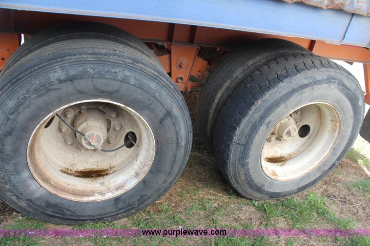 image for item H6050 2001 Stoughton container trailer with container