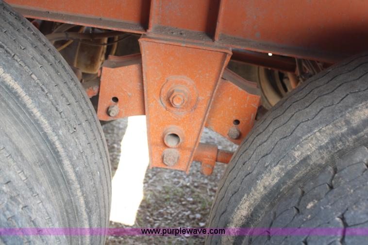 image for item H6050 2001 Stoughton container trailer with container