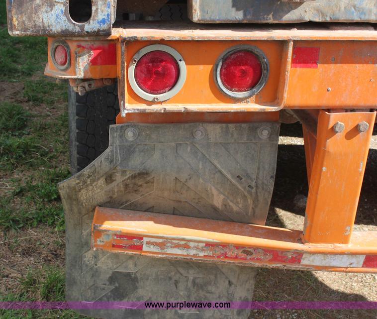 image for item H6050 2001 Stoughton container trailer with container