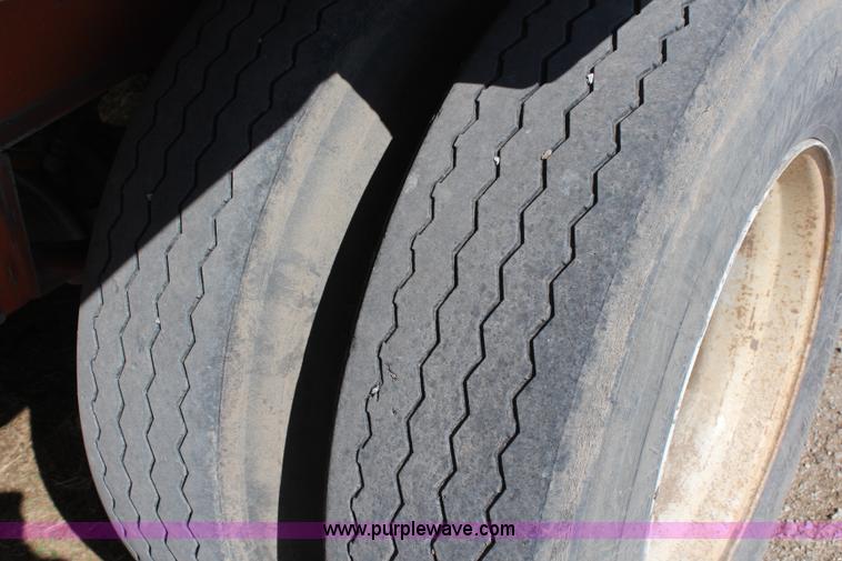 image for item H6050 2001 Stoughton container trailer with container