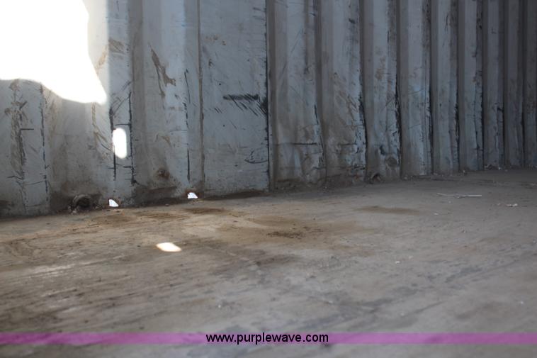 image for item H6050 2001 Stoughton container trailer with container