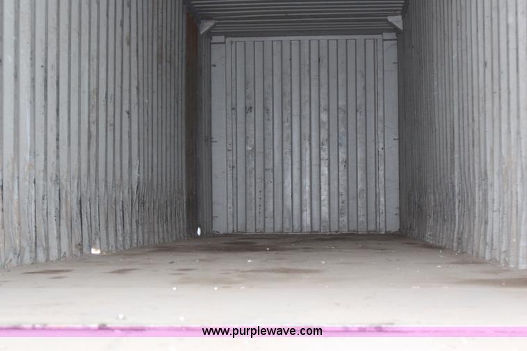 image for item H6050 2001 Stoughton container trailer with container