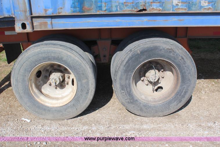 image for item H6050 2001 Stoughton container trailer with container