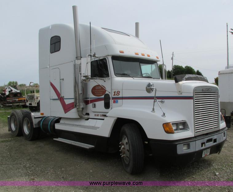 image for item I4176 1996 Freightliner FLD semi truck