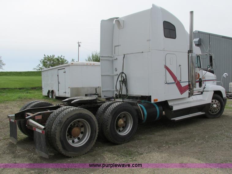 image for item I4176 1996 Freightliner FLD semi truck