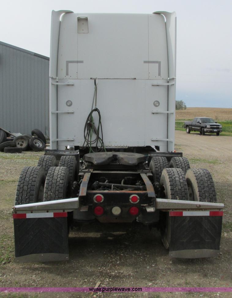 image for item I4176 1996 Freightliner FLD semi truck