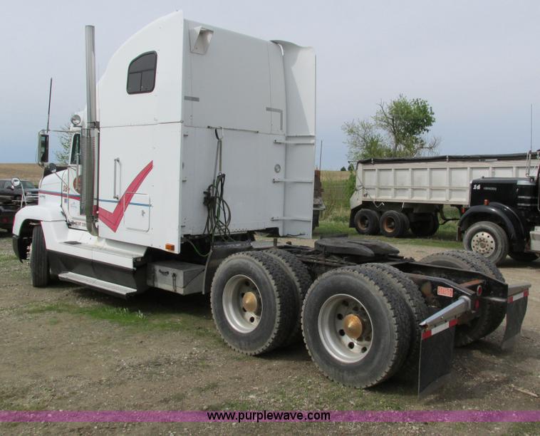 image for item I4176 1996 Freightliner FLD semi truck