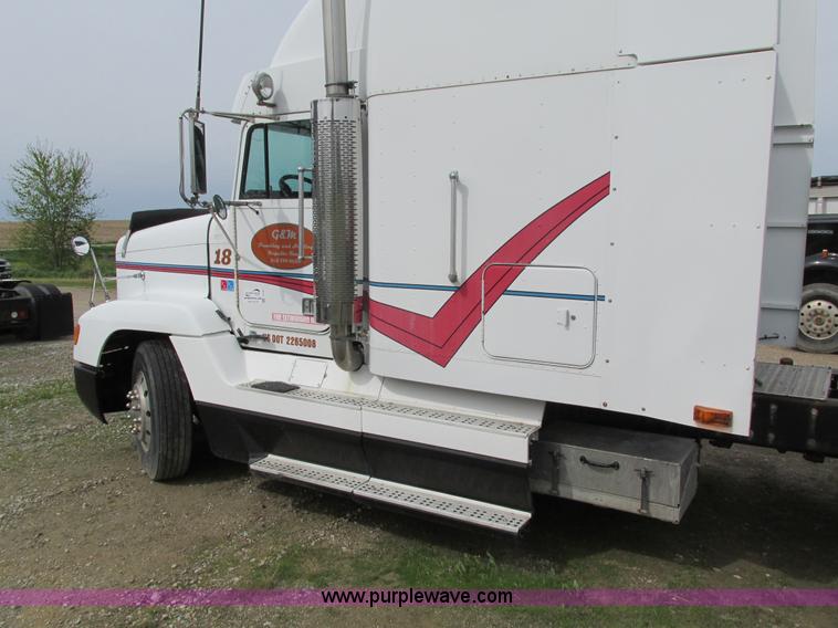 image for item I4176 1996 Freightliner FLD semi truck