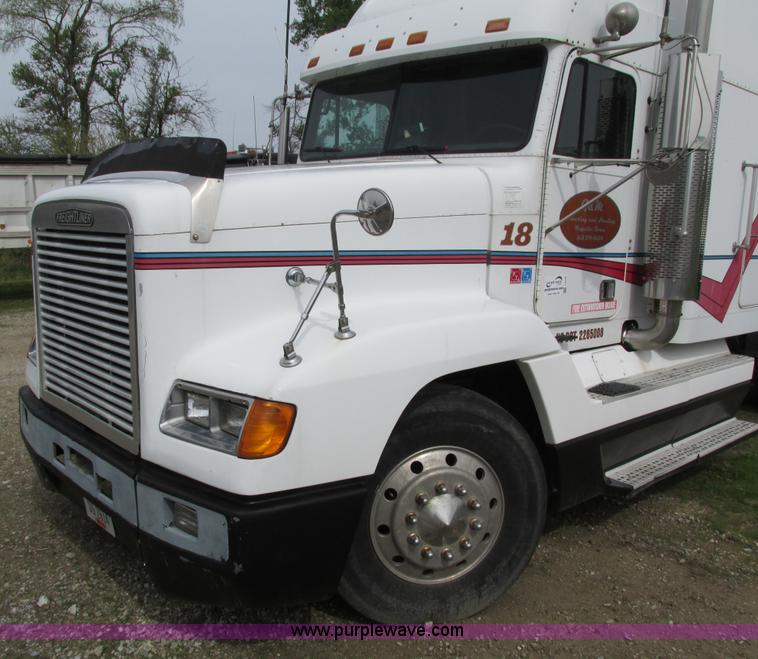 image for item I4176 1996 Freightliner FLD semi truck