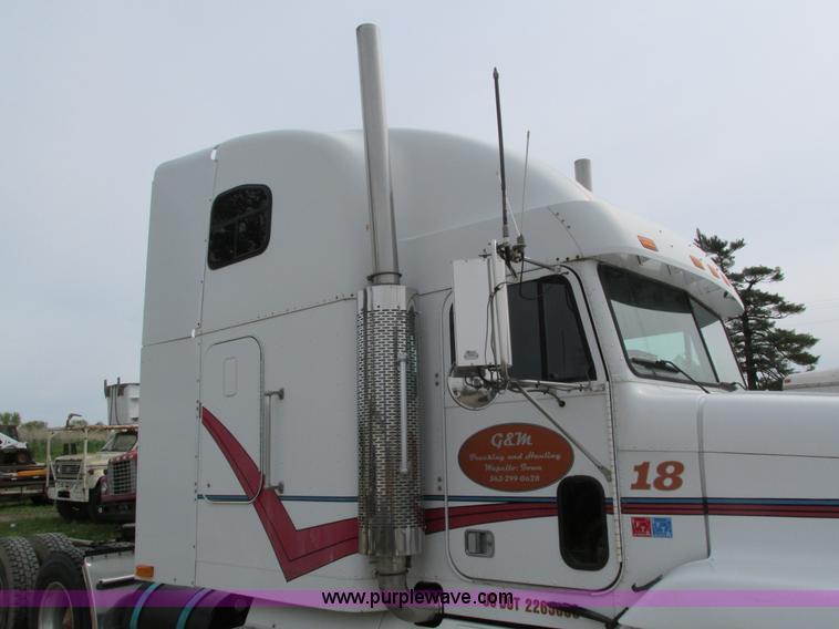 image for item I4176 1996 Freightliner FLD semi truck
