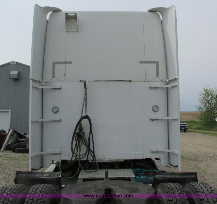 image for item I4176 1996 Freightliner FLD semi truck