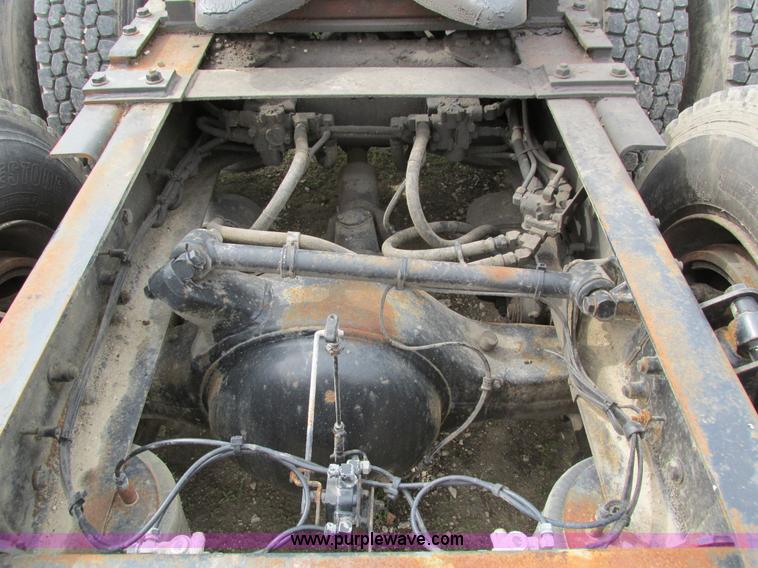 image for item I4176 1996 Freightliner FLD semi truck