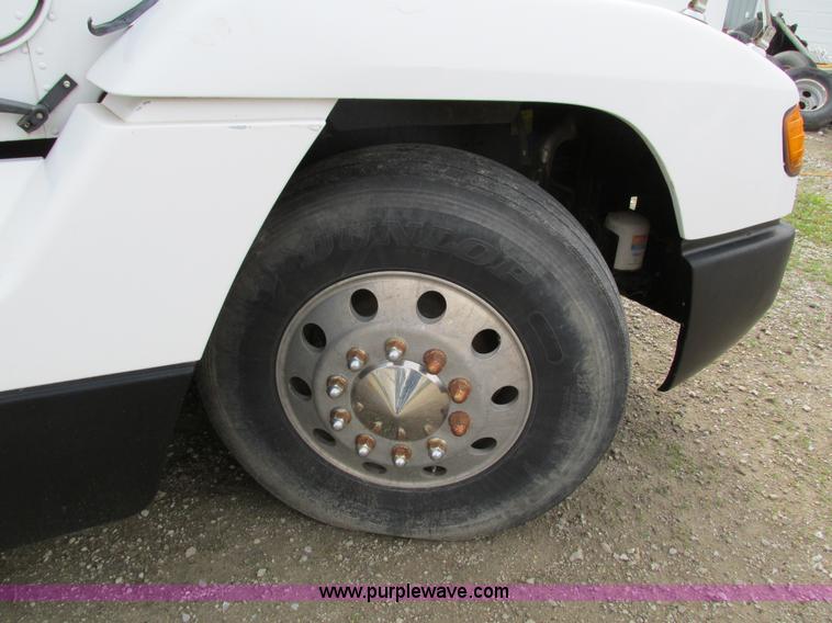 image for item I4176 1996 Freightliner FLD semi truck