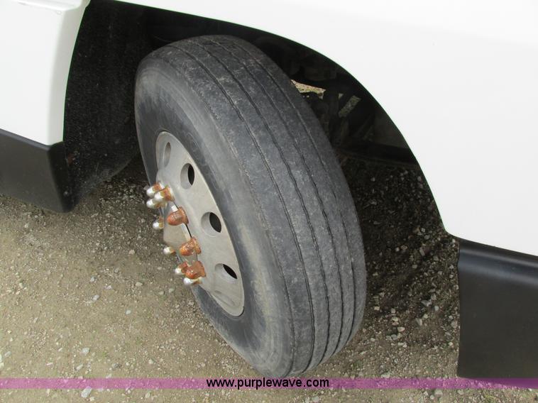 image for item I4176 1996 Freightliner FLD semi truck