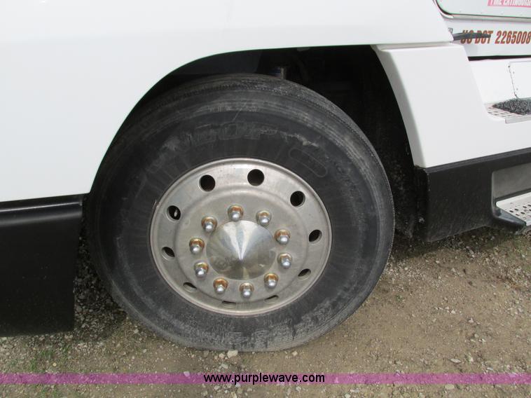 image for item I4176 1996 Freightliner FLD semi truck